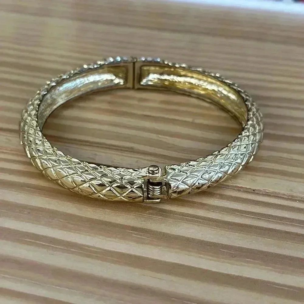 Lilly Pulitzer Sea Fan Bangle Gold Toned - Picture 5 of 6